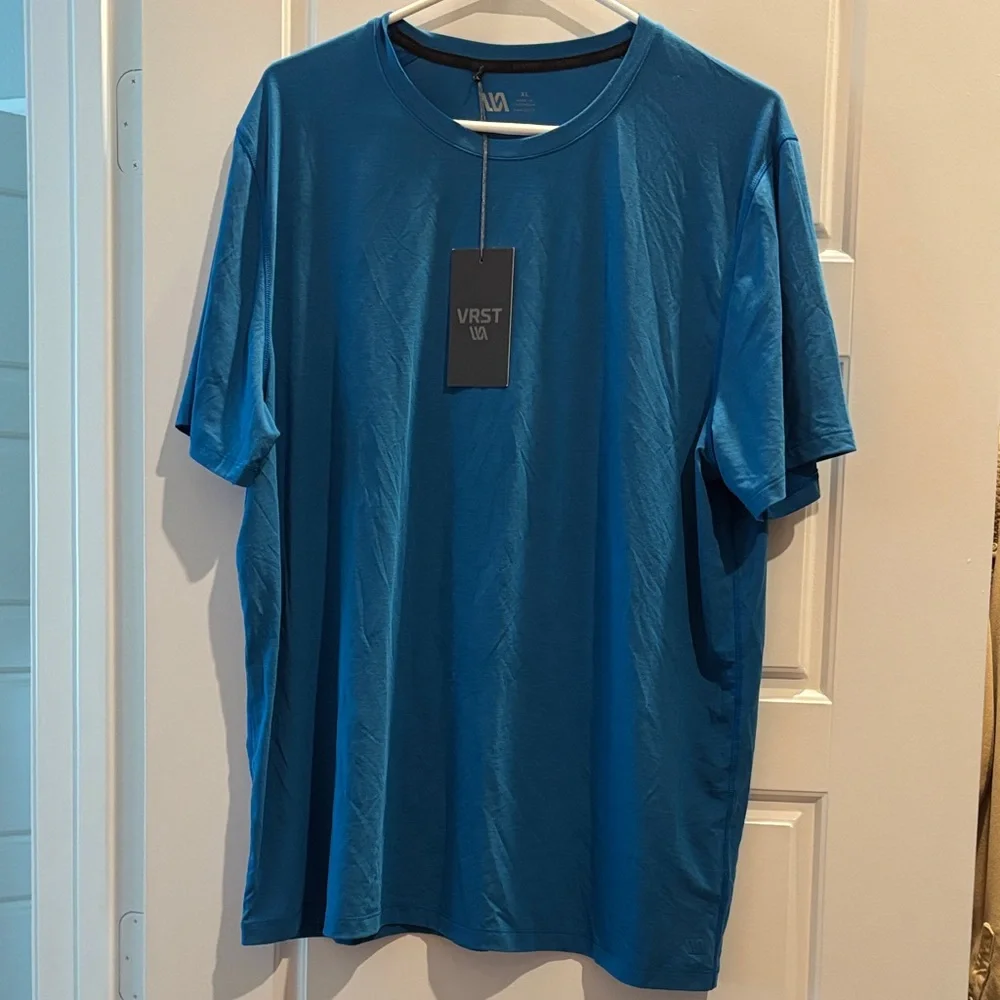 VRST Men’s Short-Sleeve Crew Tee in Blue Tide - Picture 1 of 5